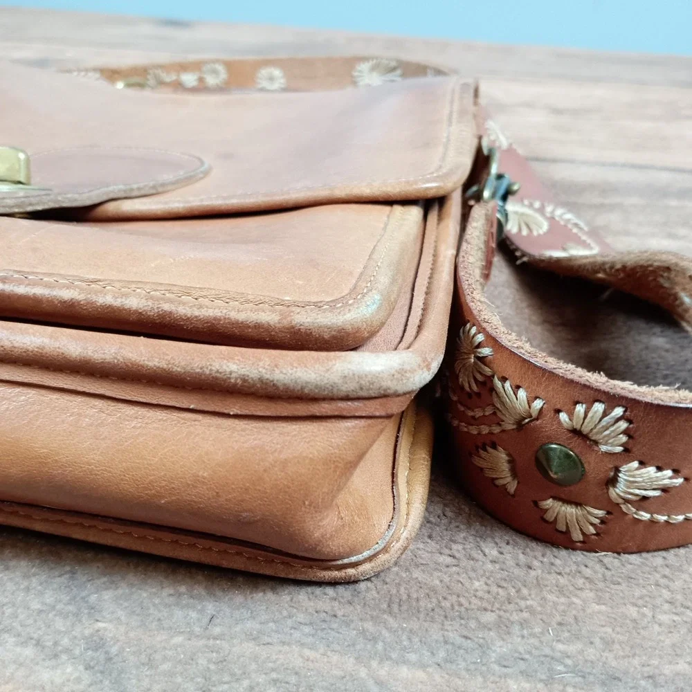 Vintage Coach Purse clasp brown messenger bag with handle and flower stap5942